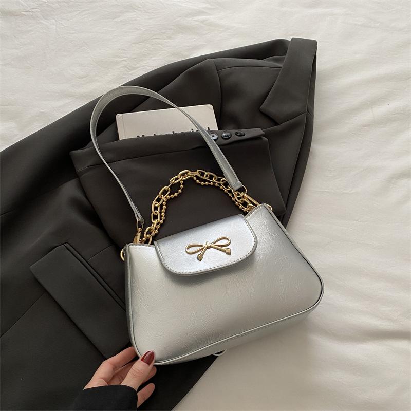 

Корейская сумка с цепочкой на плечо 2025 весна новая простая универсальная сумка с декоративным бантом сумка-мессенджер серебряный