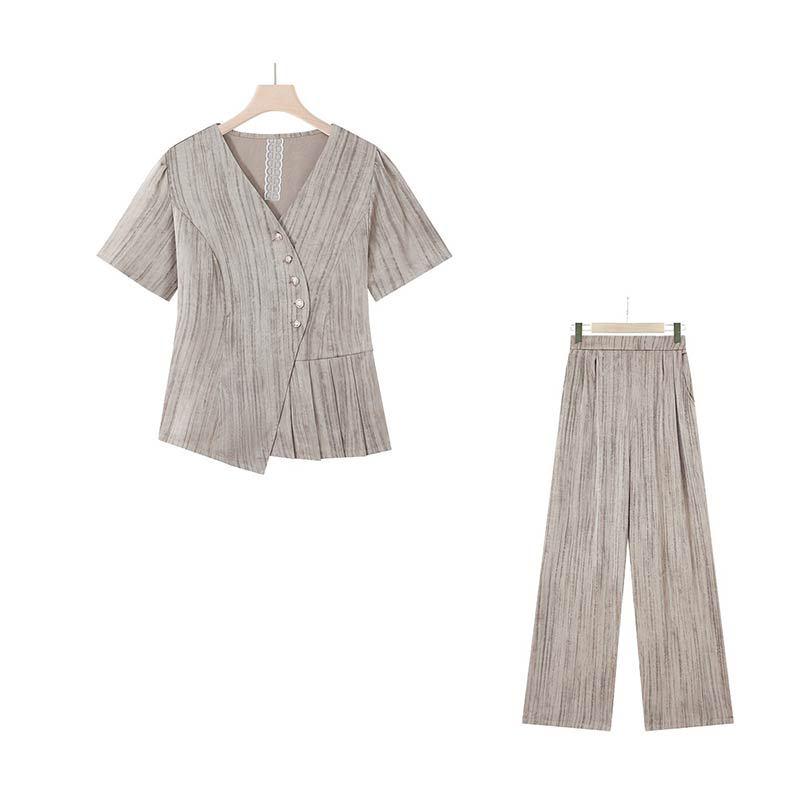 Stylový letní dvoudílný set: Top s krátkým rukávem a kalhoty s širokými nohavicemi pro ženy středního a staršího věku