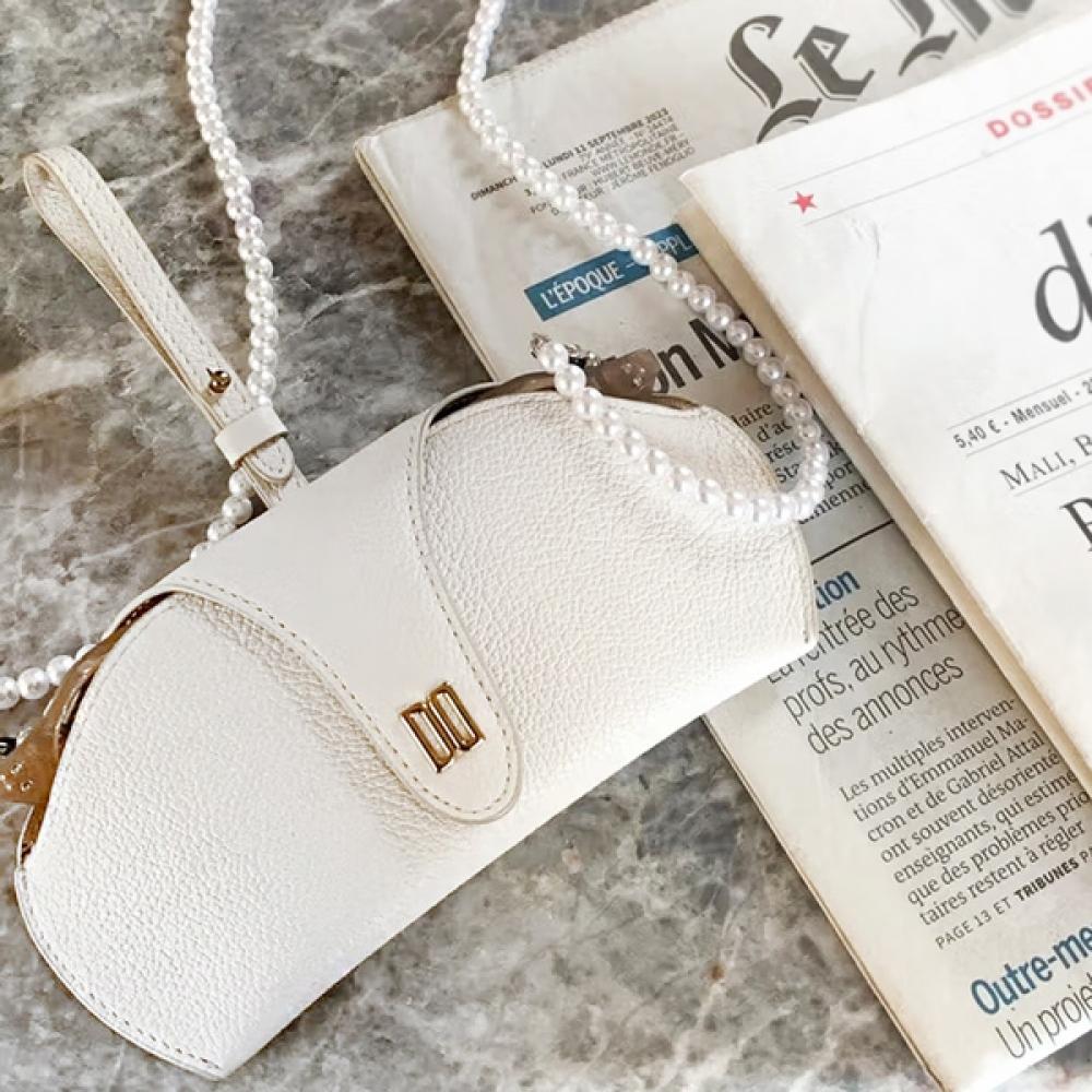 Daks Leather Glasses Case With Charm Dd Logo Ivory Dcho5f230iv Single option