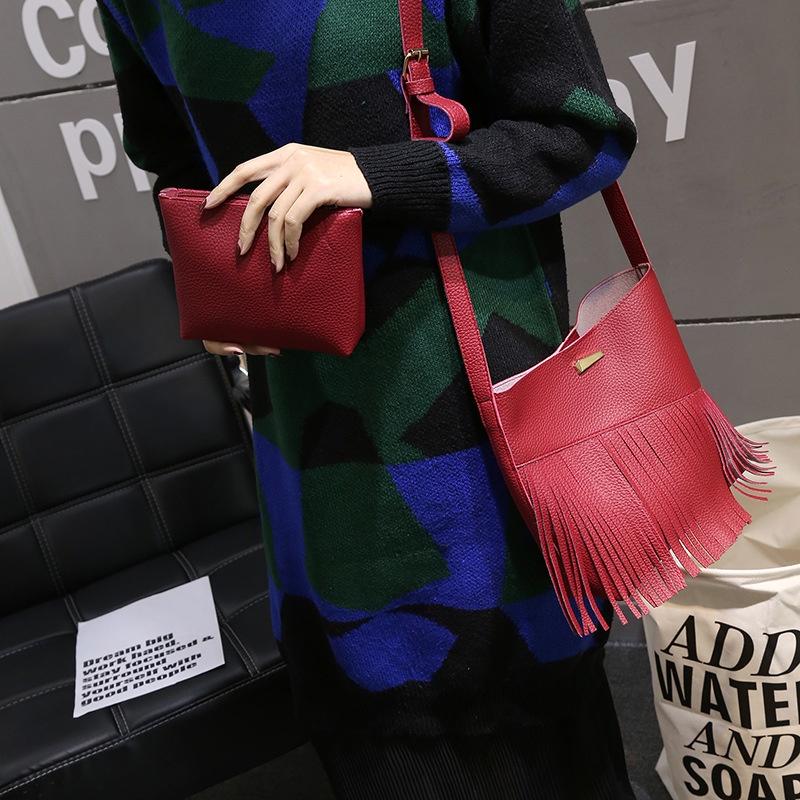 Timeless Leather Shoulder Messenger Bag Set For Women With Classic Appeal