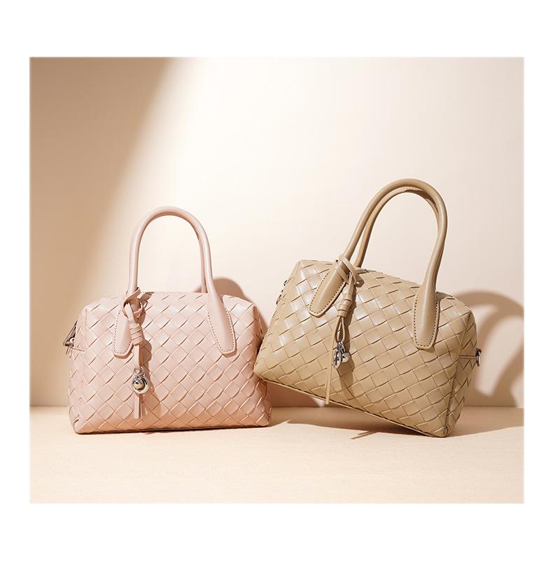 2025 Women's Genuine Leather Diamond Lattice Shoulder Bag - Fashionable and Versatile