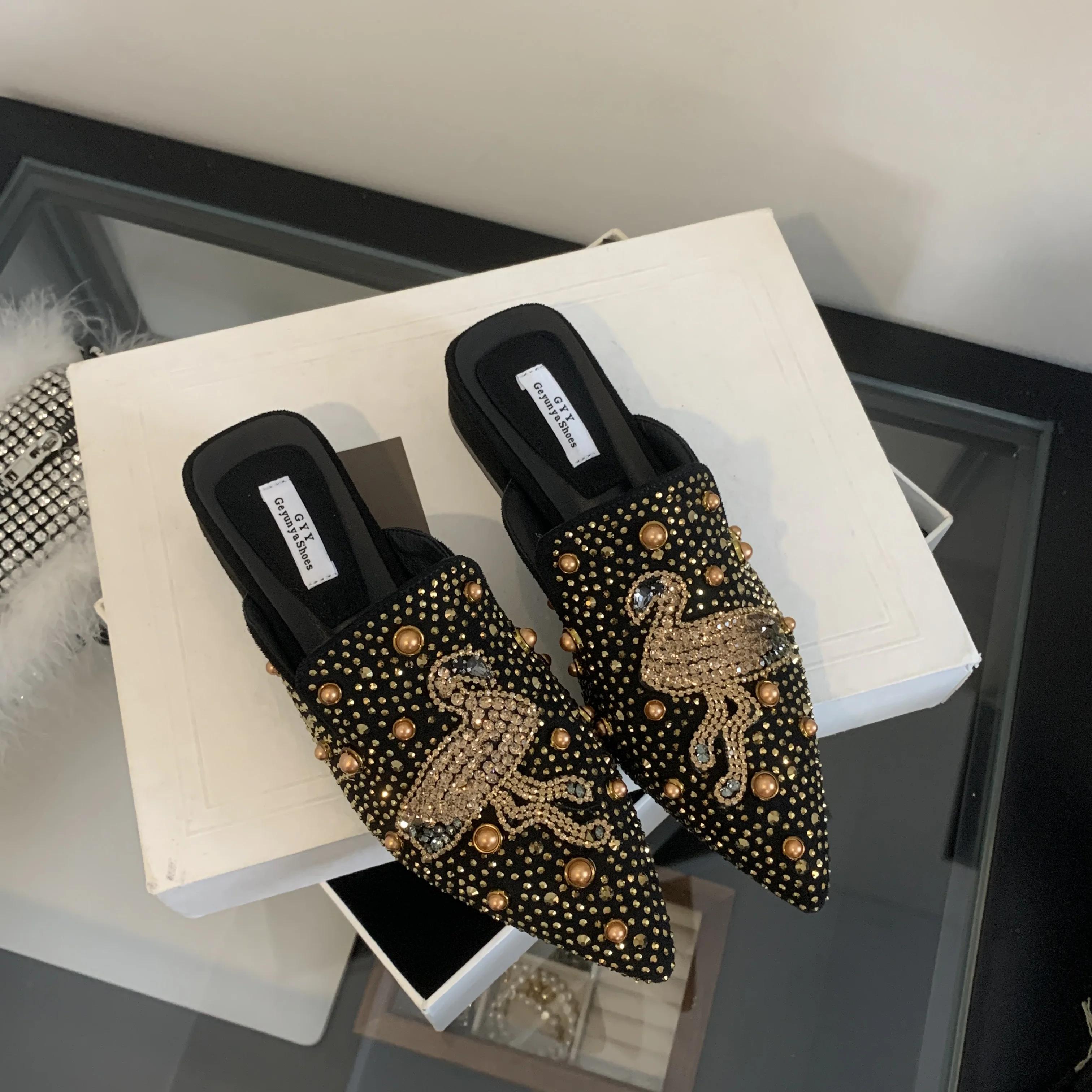 

Осенние модные женские тапочки на среднем каблуке с острым носком, замшевые, со стразами, заклепками, тапочки на толстом каблуке, верхняя обувь 35