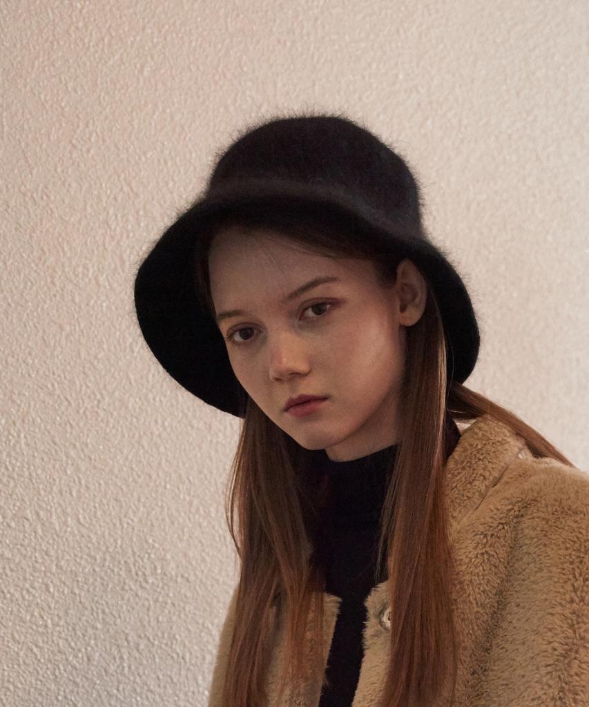 Maneseu Amanda Angora Bucket Hat (2 Colors)