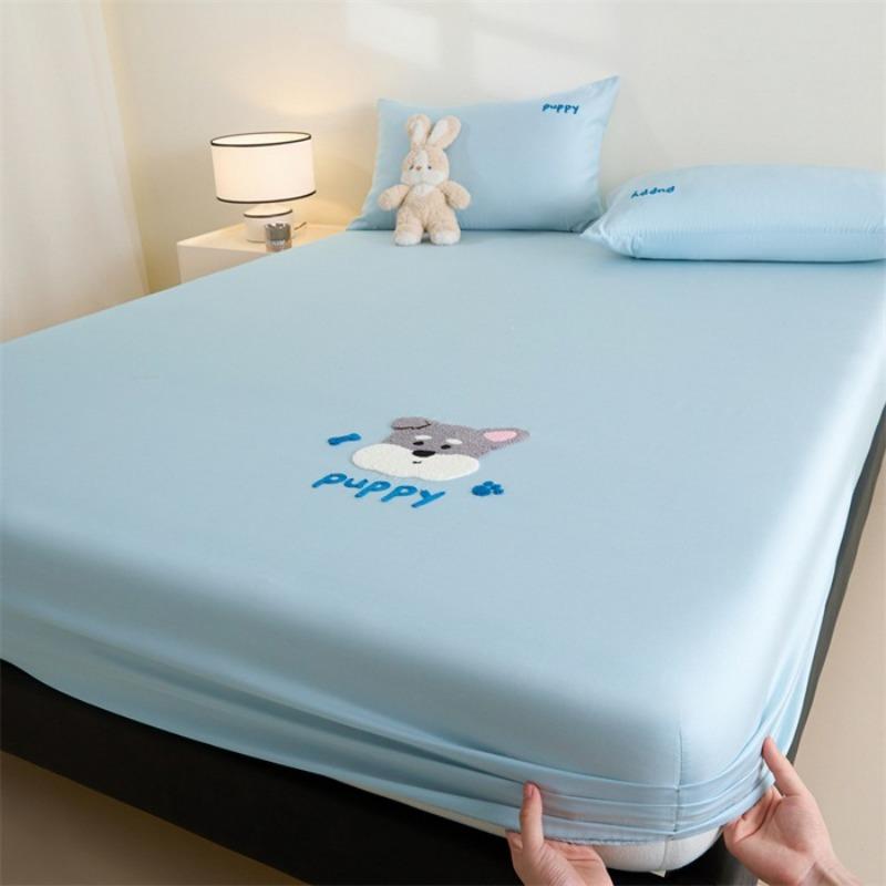 

New summer mattress Class A maternal and infant grade cartoon towel embroidered Tencel mattress summer silky naked sleeping bedspread 120x200cm single bed hat