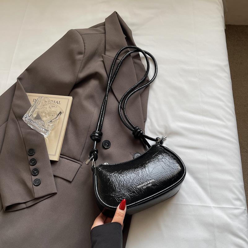 This year's popular textured bag women's 2025 summer new trendy fashion foreign style messenger bag foreign style shoulder armpit bag