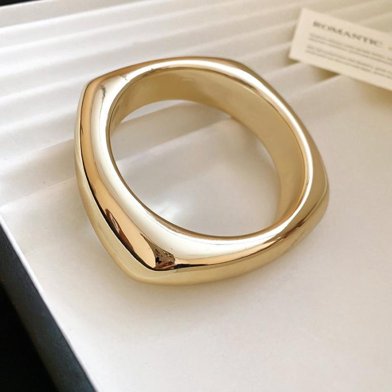 European and American Beige Irregular Geometric Resin Bracelet Light Luxury Temperament Bracelet Retro Exaggerated Jewelry Women