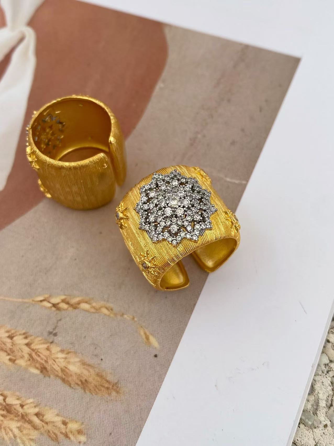 European and American Retro Italian Buccetti Craft Brushed Copper Gold-Plated Zirconia Ring and Bangles