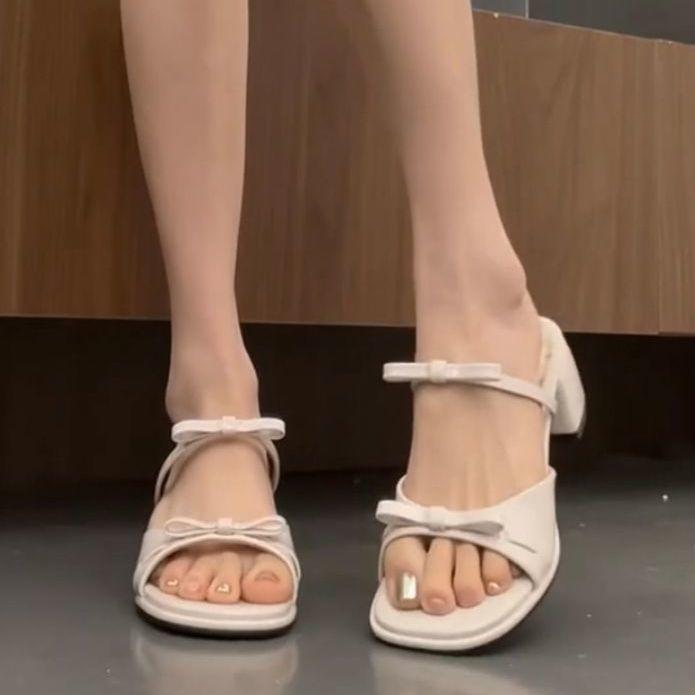 One-word sandals women's models 2025 summer new thick heels with skirts French bows and high-heeled cool slippers
