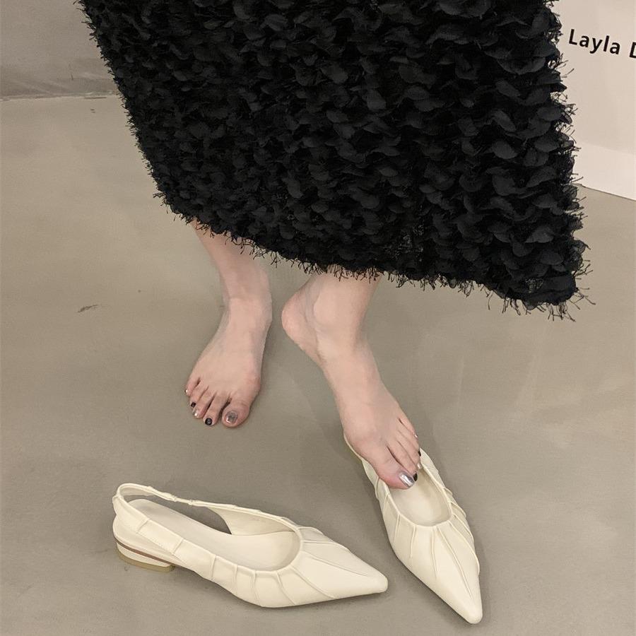 Wiosna i lato 2024 nowe sandały na grubym obcasie z odkrytą piętą, francuskie temperamentne szpiczaste czółenka