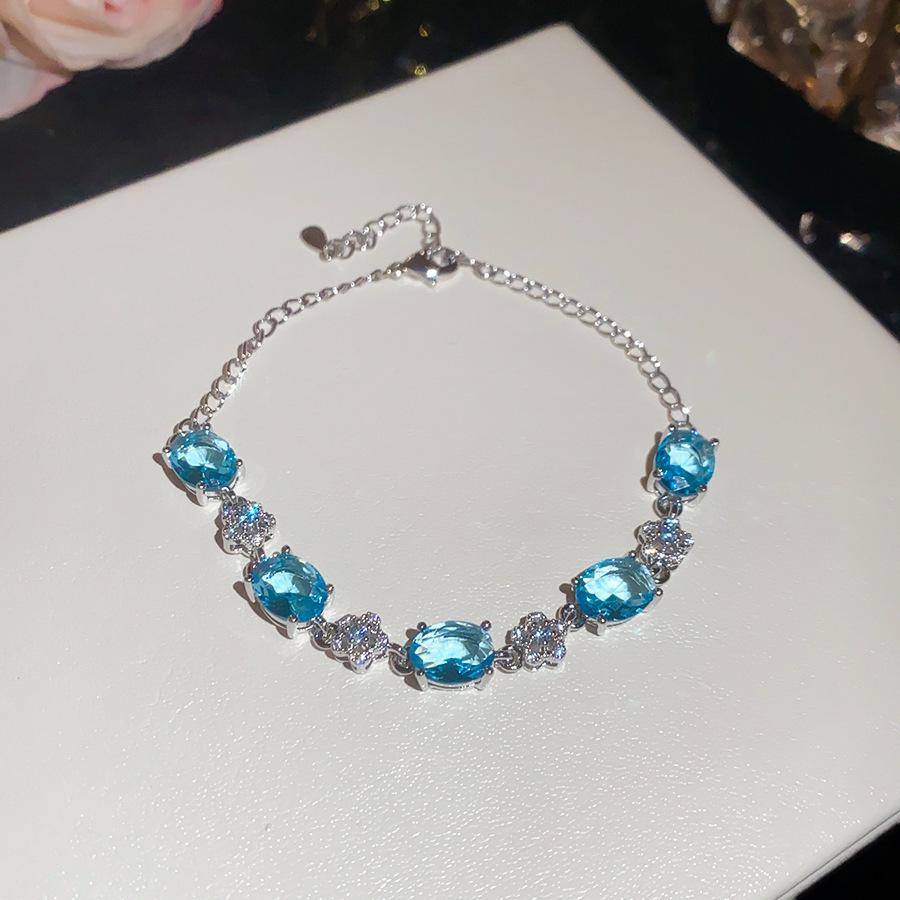 Bracciale Quadrifoglio Zircone Cuore - Gioiello Elegante e Versatile per Donna