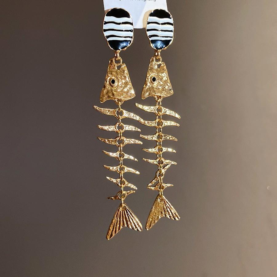 

European and American silver needle oil drop fish bone pendant earrings light luxury high-end stud earrings design niche earrings women