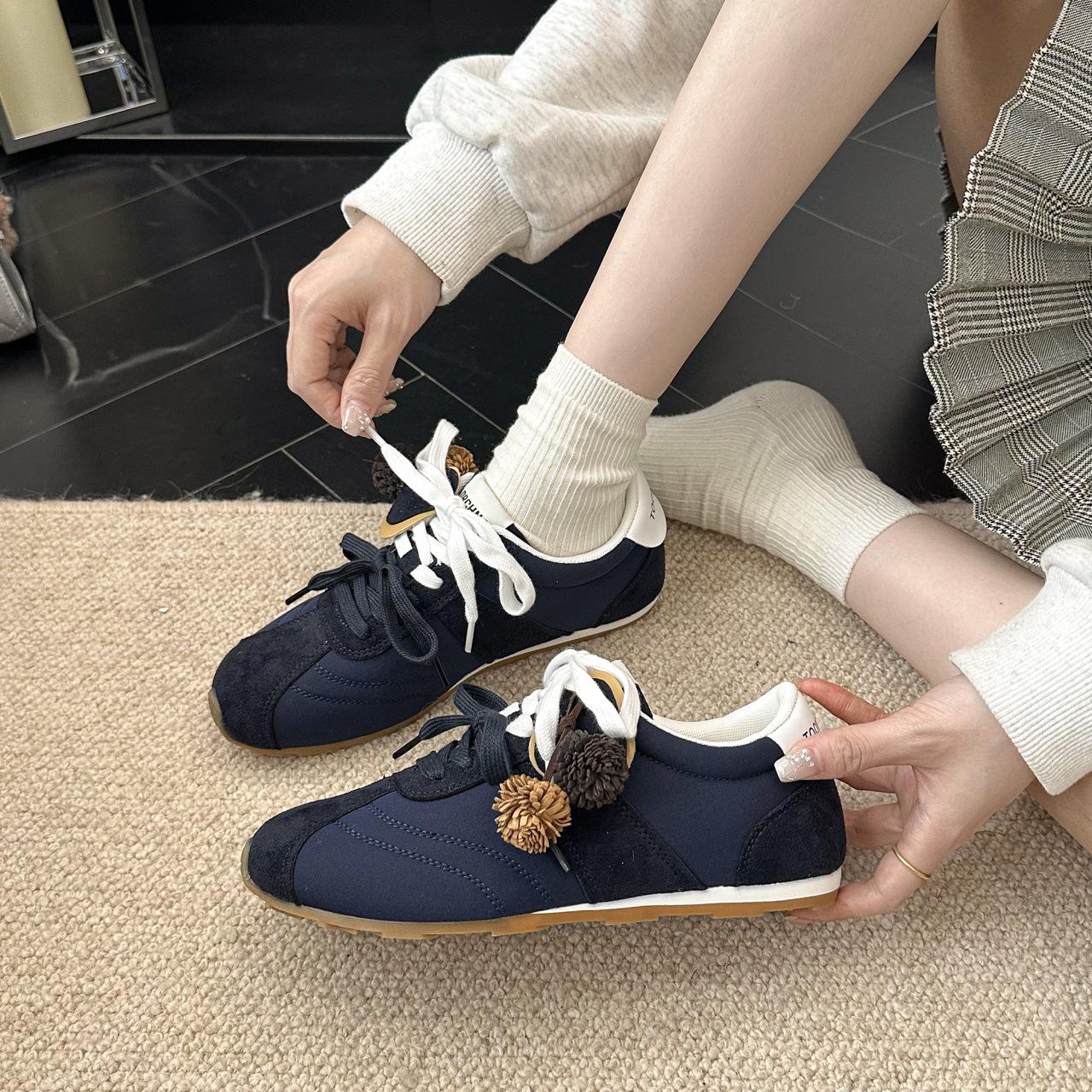 

[Fanfuna] Dexun Shoes Women s 2025 Autumn New Retro Color Matching Removable Shoe Flower Decoration Sports and Leisure Shoes 40 темно-синього кольору