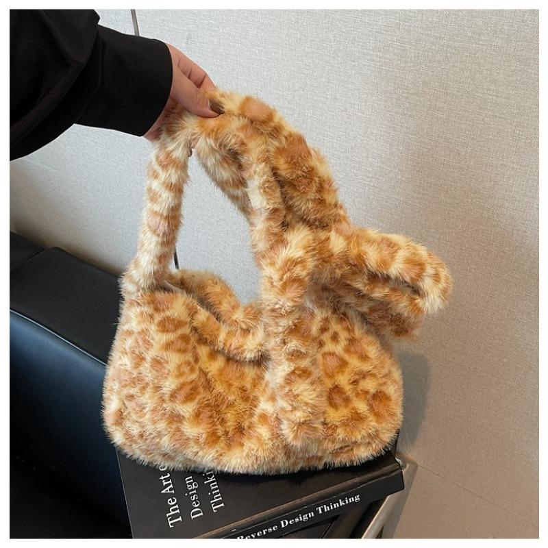 Casual commuter tote bag women's autumn new high-end texture plush personalized shoulder armpit bag