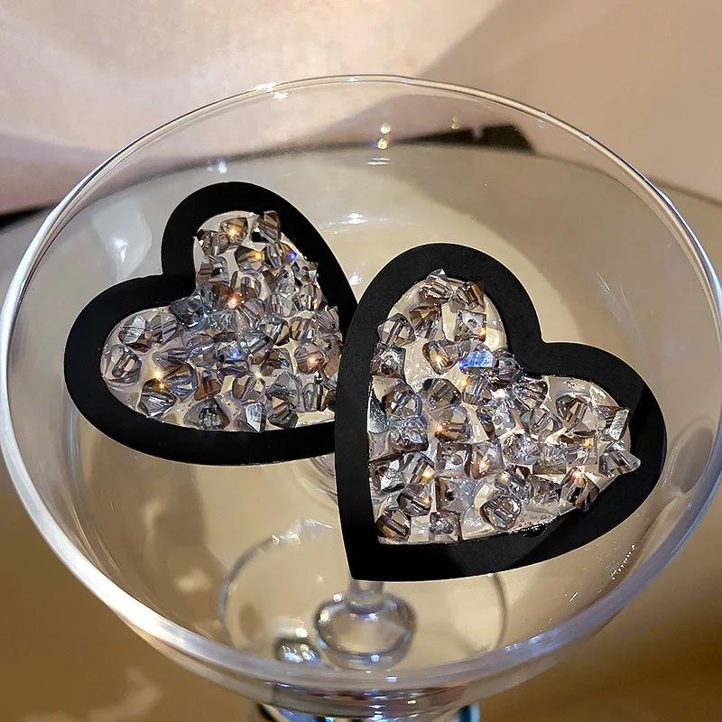 Vintage Hyperbole Irregular Glass Black Heart-shaped Stud Earrings For Woman Luxury Party Unusual Earrings Fashion Gift