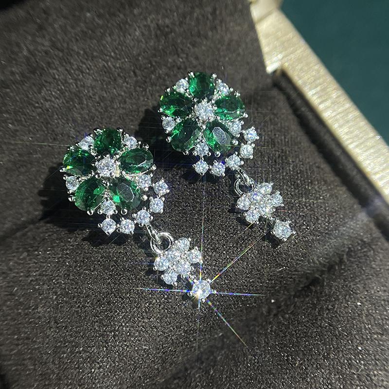 Popular Luxury Full Diamond Earrings With Feminine Style and Fashion Korean Version Personalized Leaf Set Zircon Earrings
