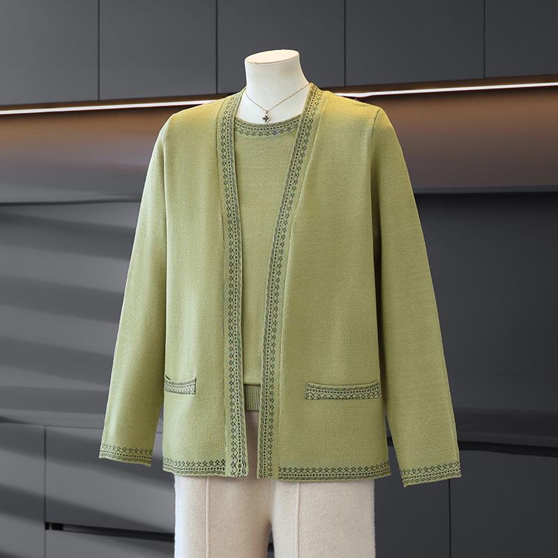 

Spring Knit Cardigan & Top Set: Stylish Two-Piece Outerwear for Middle-Aged & Elderly Women 3XL (Recommended 135-160 kg)
