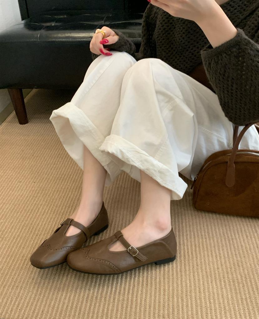 Inside and outside full leather comfortable flat-bottomed small leather shoes women's 2025 spring new round head T-buckle flat heel single shoes wom