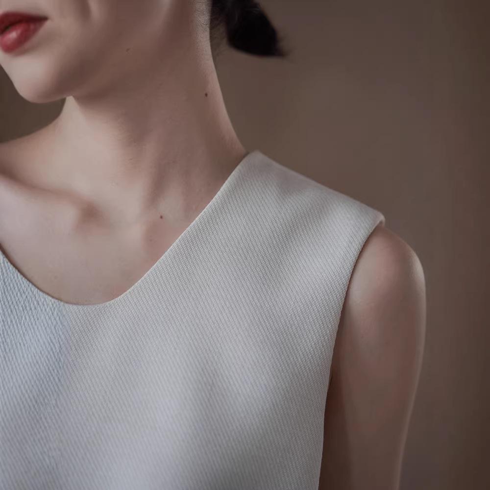 Pre-sale Elegant First Gen Textured U-neck Loose Vest