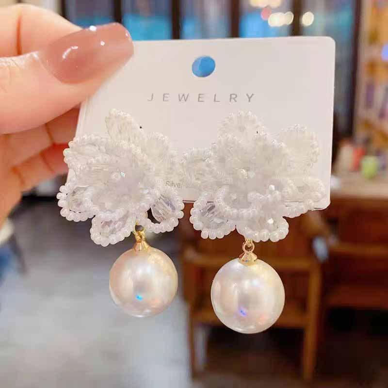 Hand-woven crystal flower stud earrings, super fairy temperament versatile pearl earrings earrings for women