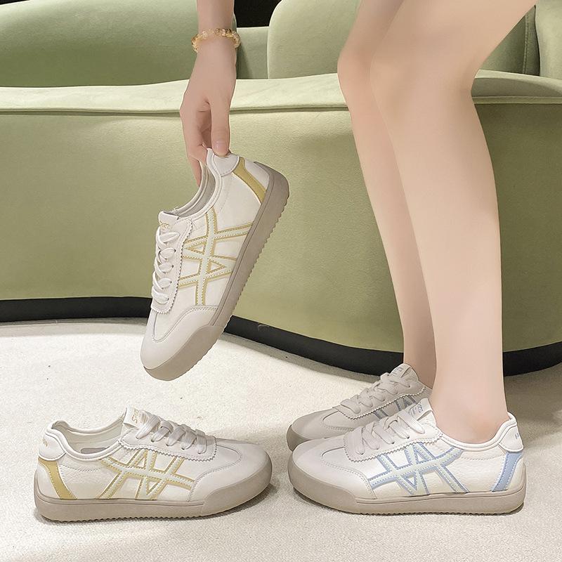 Autumn Shoes Women's 2025 New Popular German Training Shoes Inner Height Increase Outdoor Training Shoes Versatile Student Casual Board Shoes