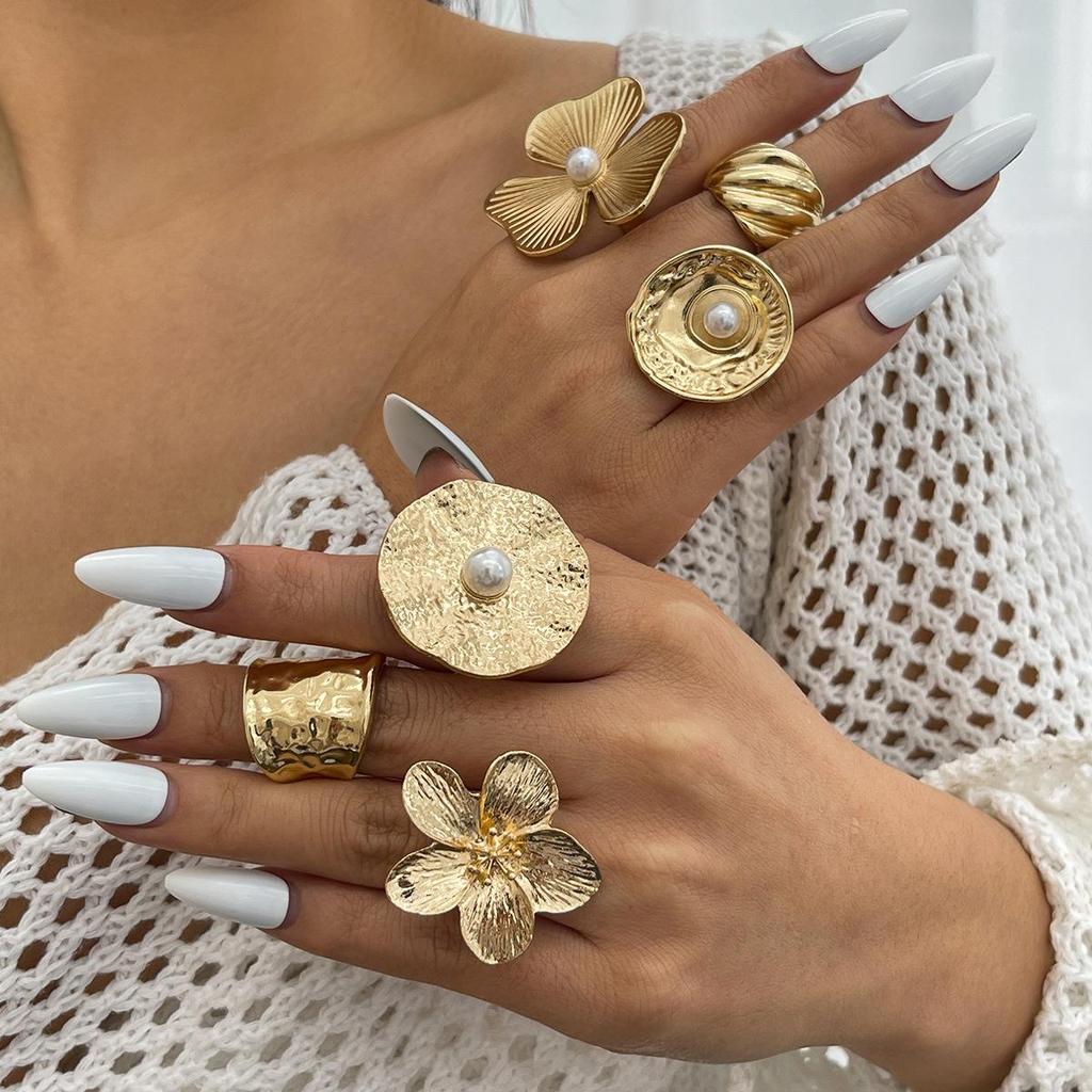 Fashion Sense Inlaid Pearl Flower Ring Simple Pleated Round Alloy Ring Set Daily Commuting Retro High-class Sense of Women's Jewelry