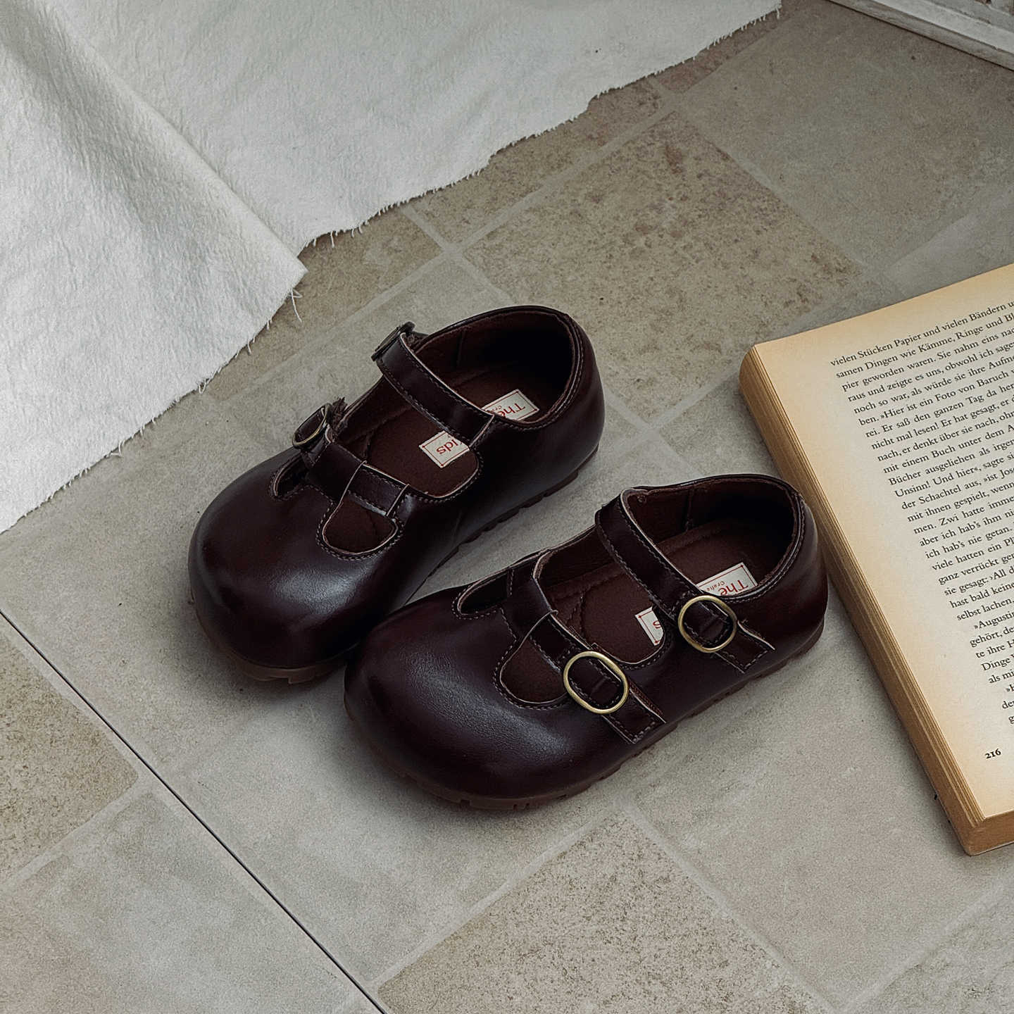 

XSHX retro Mary Jane wide show toe princess shoes autumn new girls Velcro rubber sole medium antique oily leather 25