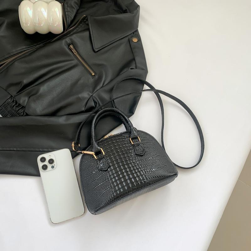 Bag Women's 2025 Spring New Crocodile Pattern Fashionable Retro Portable Shell Bag Simple Casual Shoulder Messenger Bag