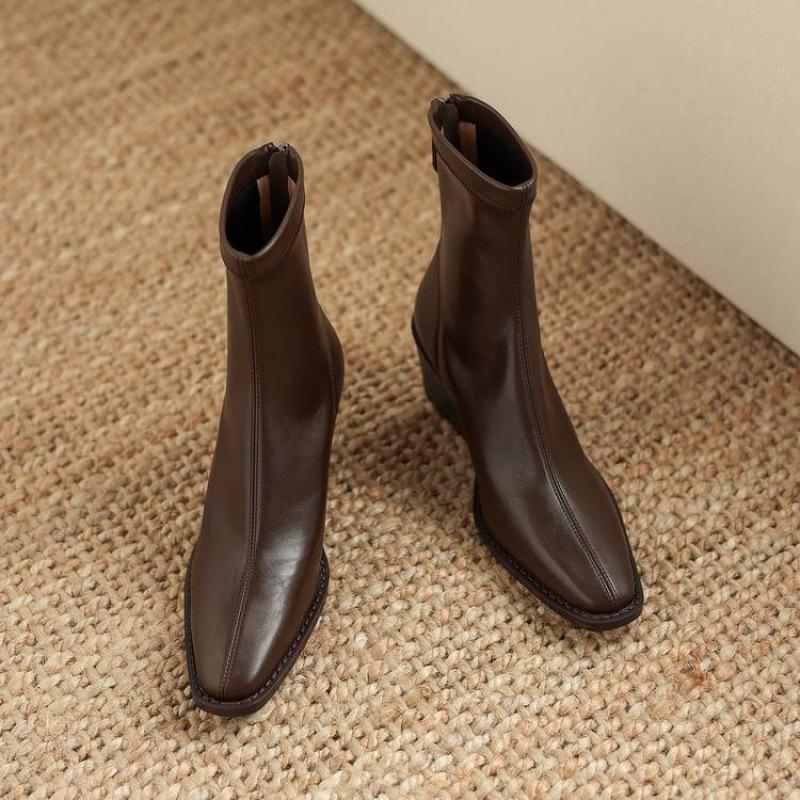 

Autumn and winter leather low boots medium heel large size women s boots comfortable and versatile rear zipper cowhide Martin boots new short boots 39