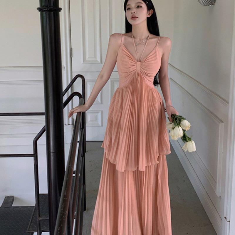 Sweet and Sexy Neck Sling Dress, Summer Temperament, High-end Seaside Vacation Dress, Waist Pleated Skirt
