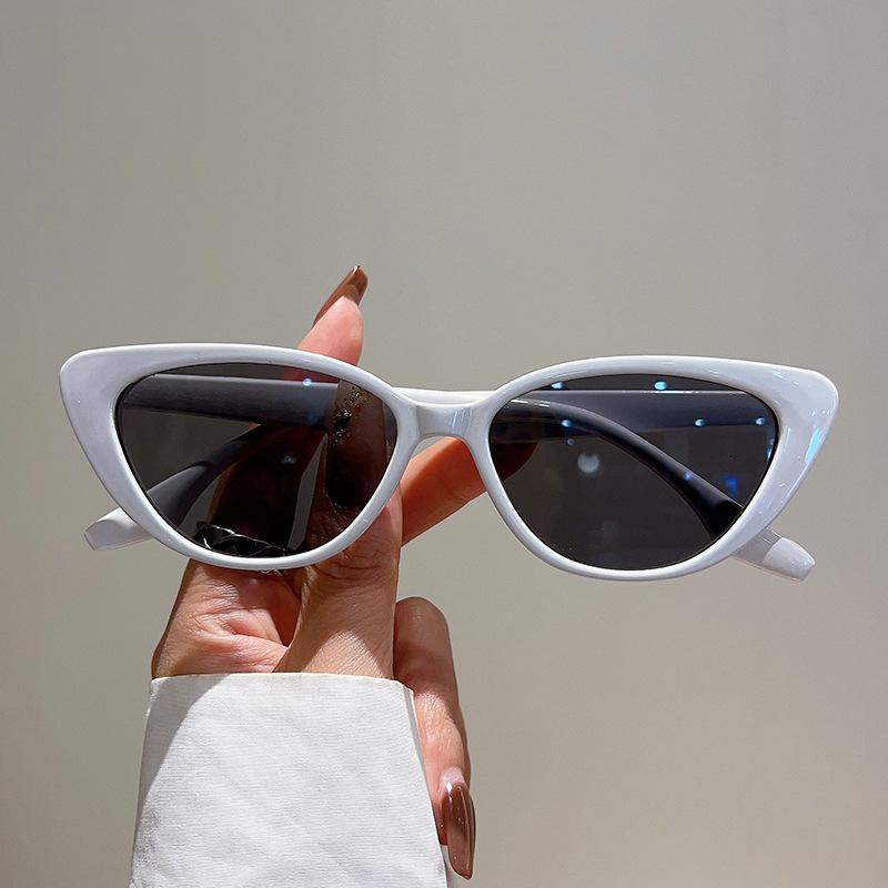 Internet celebrity retro small frame triangular cat eye sunglasses women street shot thin advanced driving anti-glare sunglasses