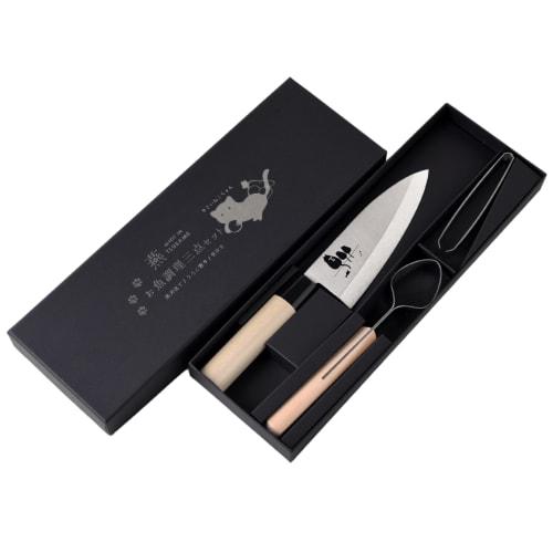 16cm Deba Knife Set with Scaler and Boner, Made in Japan, Tsubame-Sanjo, Japan, Cat Design, and Foil-Stamped Presentation Box (Vegetable Cat)