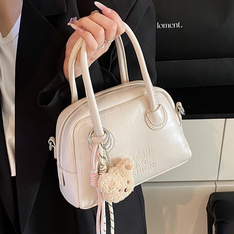 Spring and summer new products niche INS style simple portable pillow bag Korean version commuting versatile fashionable shoulder messenger bag