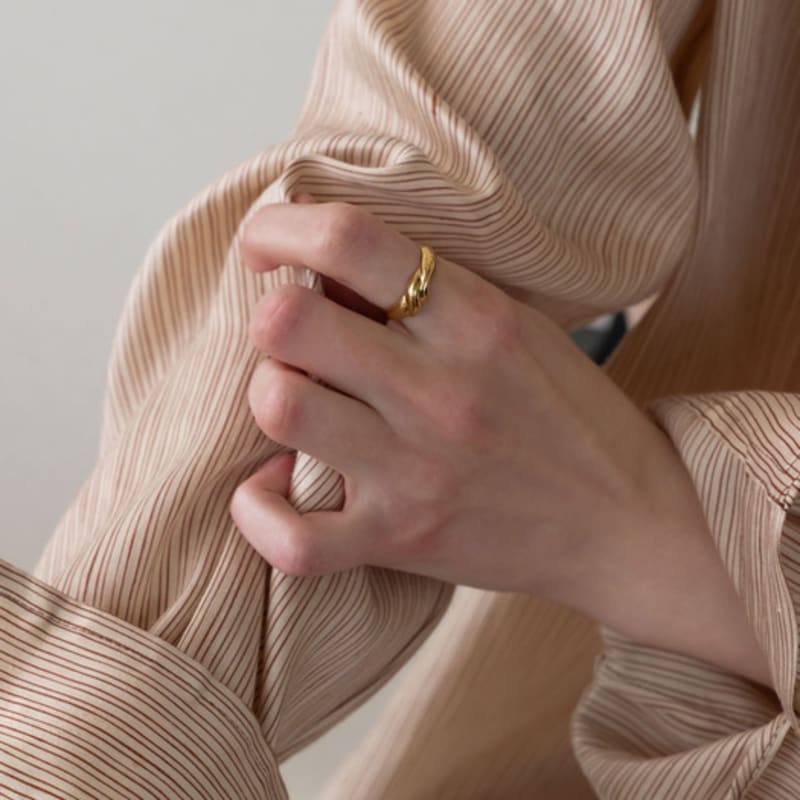 Dawn of Me Bold Torsion Ring