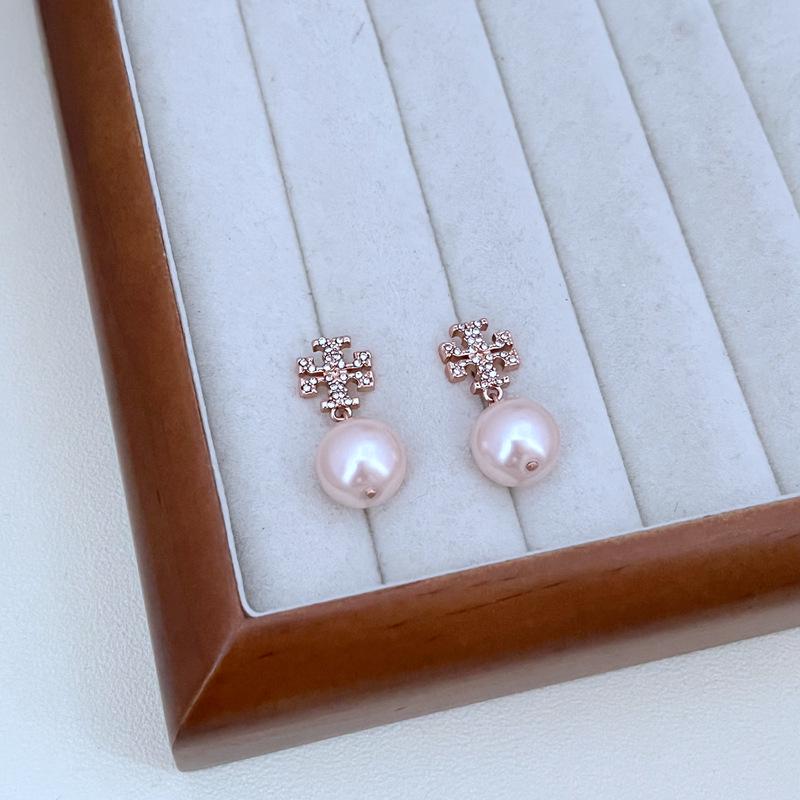 

Европейские и американские роскошные серьги из металла со стразами и жемчугом для простого элегантного образа в дороге