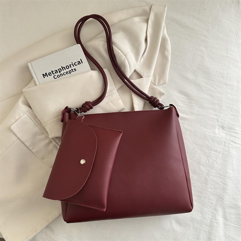 This Year's Popular Bags Women's Large-capacity Commuter Bags 2025 New Summer Retro Fashion Shoulder Bags Bucket Bags