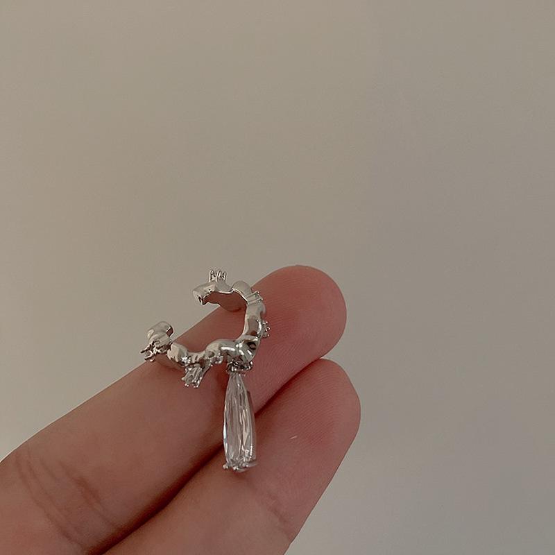 Ear Clip: Irregular Pleated Zirconia Water Drop Fashionable Temperament Cuff - Light Luxury Earrings