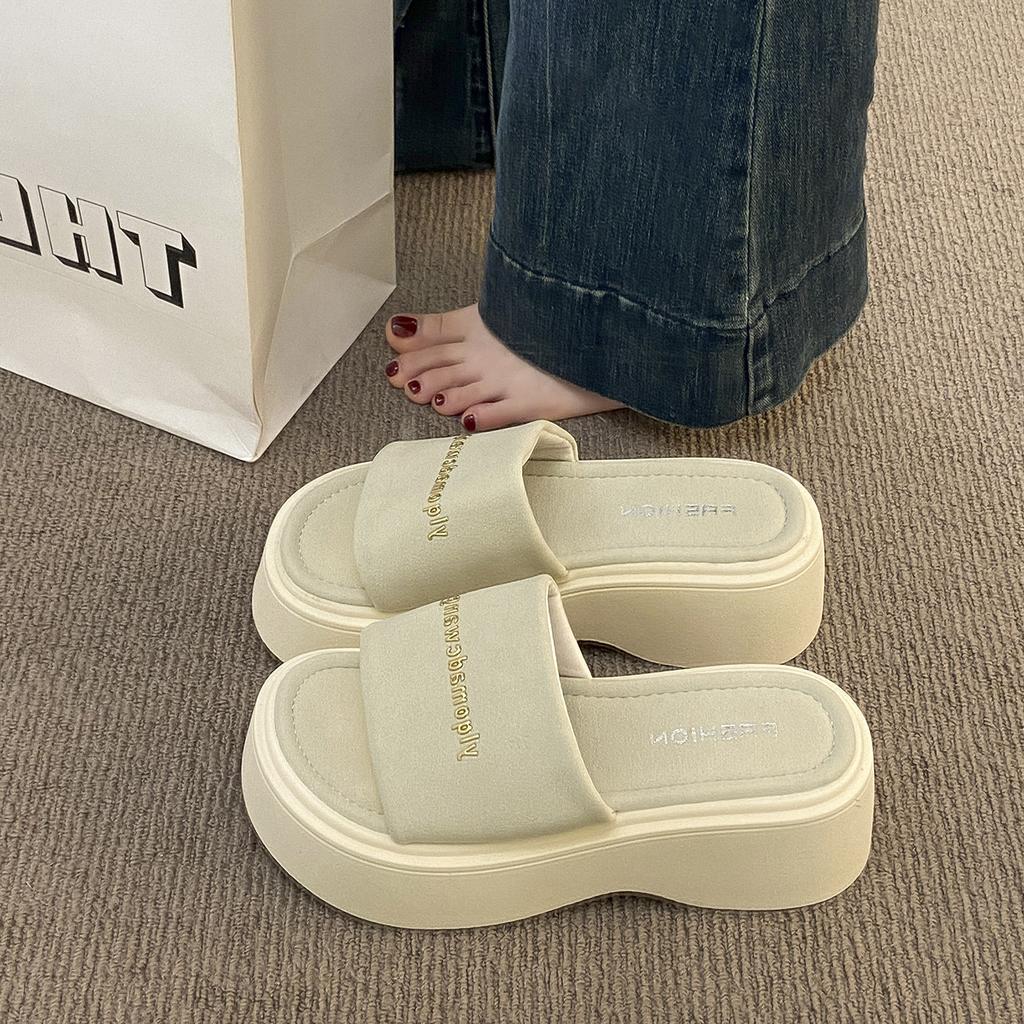 Thick-bottomed cool slippers for women's summer wear 2025 new muffin bottom women's one-word cool slippers