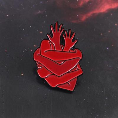 Fashionable Heart-Shaped Embrace Enamel Pin - Trendy Design Brooch