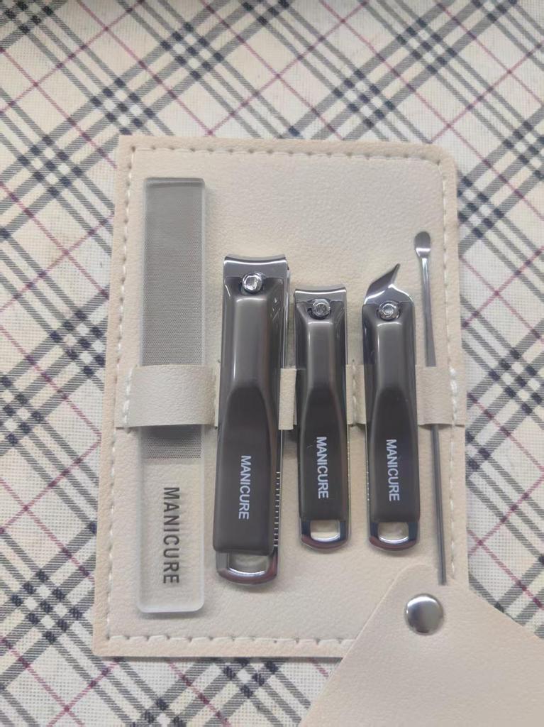 "Kit de Herramientas Portátil Profesional para Manicura y Pedicura con Cortauñas y Tijeras"