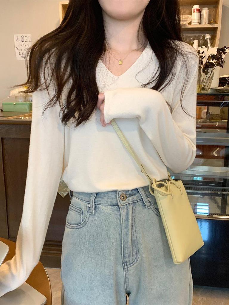 Women's Retro V-Neck Korean-Style Knit Sweater - Soft, Gentle, and Versatile for Spring, Autumn, and Winter