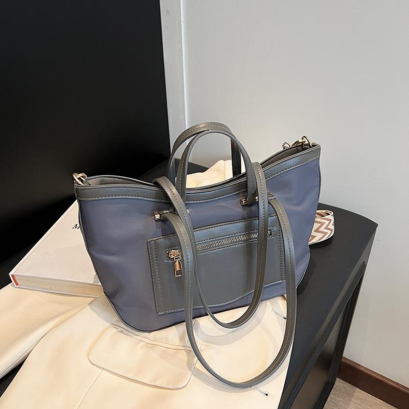 Casual Large-capacity Bag Women's New Wide Shoulder Strap Messenger Bag Commuter Shoulder Handbag