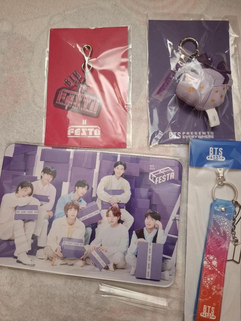 [USED] BTS FESTA Goods Key Ring Photo Frame