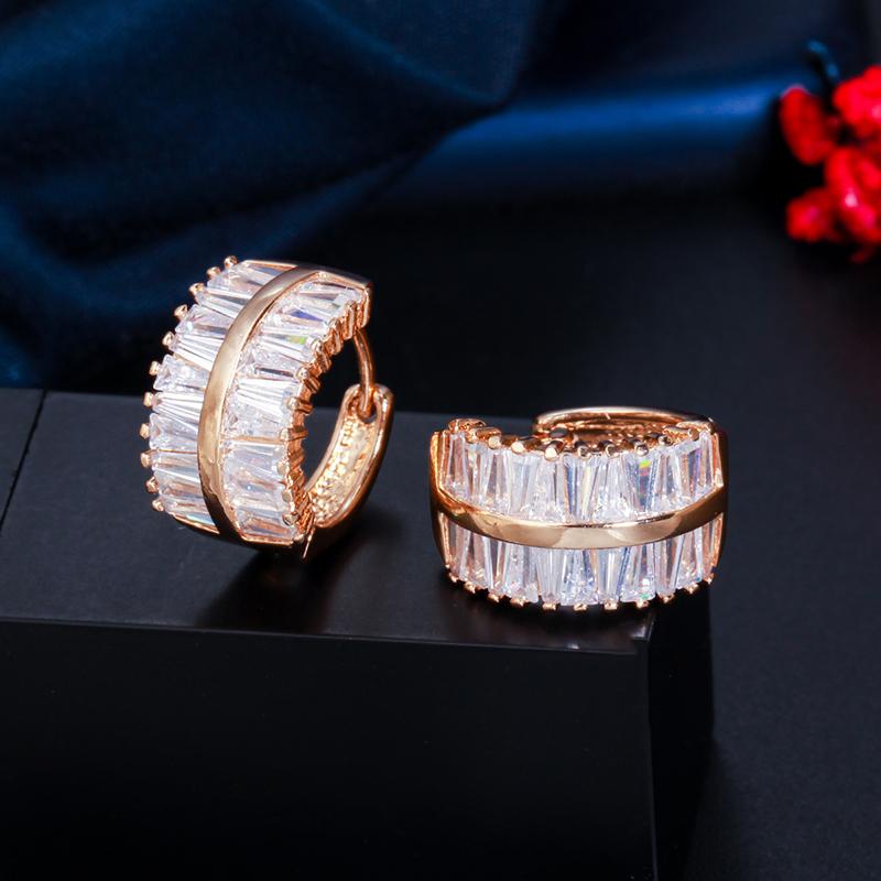 WWJ Brillante kleine Creolen mit geometrischem Zirkonia