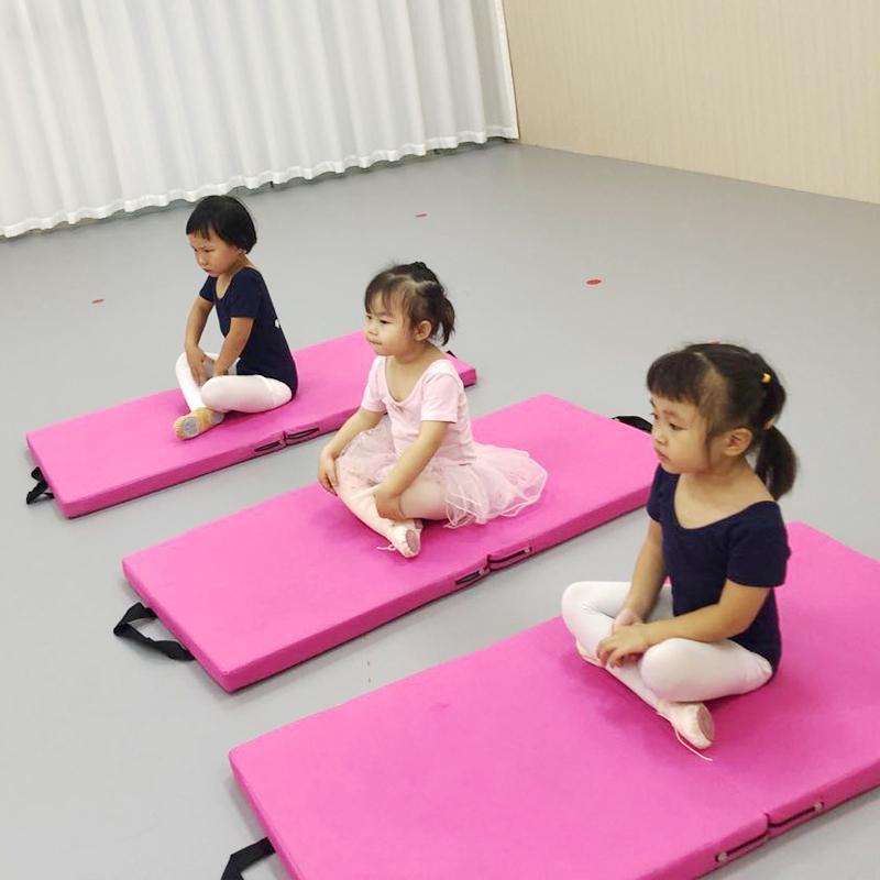 Folding Gymnastics and Dance Practice Mat for Chinese Dance Students