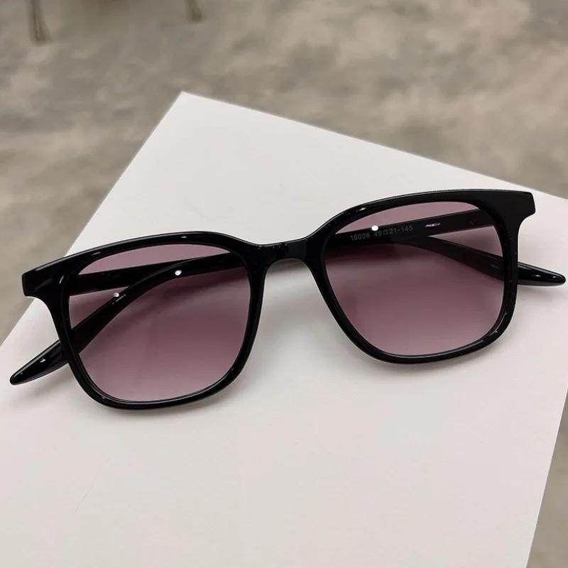 Women's New Fashion Gradient Sunglasses Simple Square Frame Outdoor Sun Shades Unisex Summer Beach Eye Protection UV400 Goggle