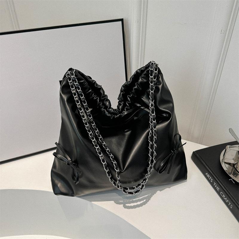 Französische Nischendesign Handtasche für Damen im Frühling Lässig und Schön Neu Trendig und Personalisiert Einfache Beuteltasche black