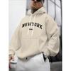 Aprikosenfarbener New York Letter Print Hoodie, eine stilvolle Waffe für amerikanische Retro-Fashionistas auf der Straße