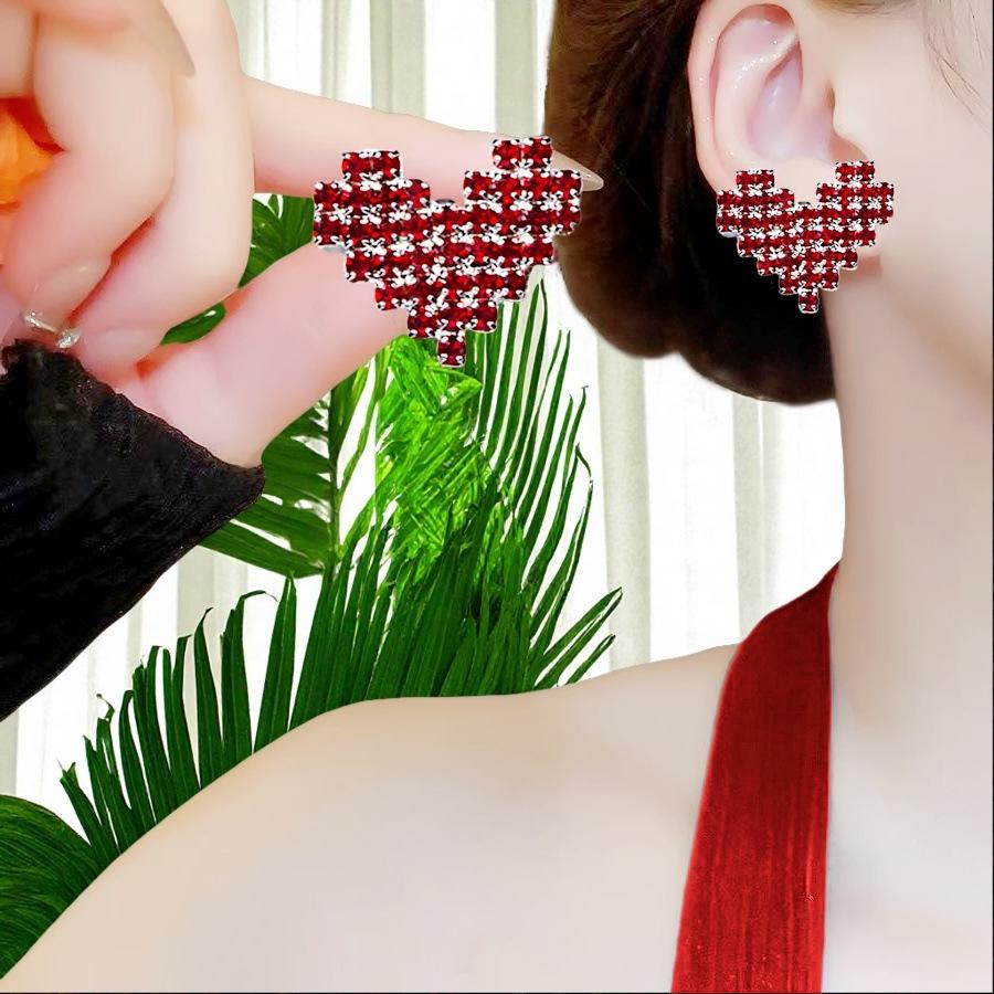 Korean Style Luxurious Heart Diamond Silver Stud Earrings for Women