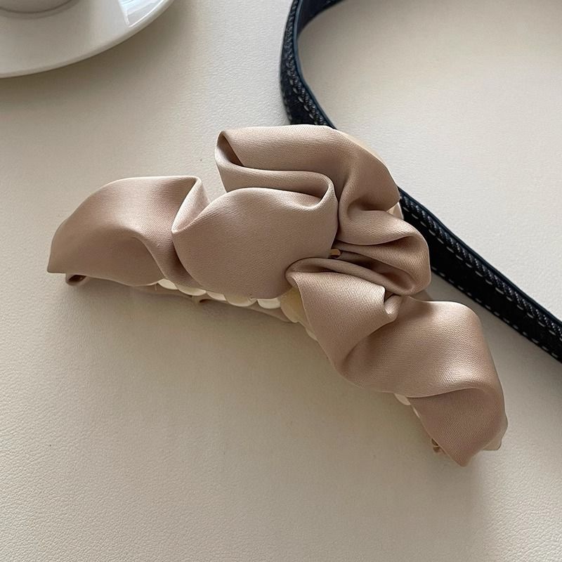 1 Stück Seiden-Griff-Klammer Damen High-End Charme Hinterkopf Scheiben-Haarspange Kopfschmuck Mode Falten Hai-Klammer Haarspange Haarspange