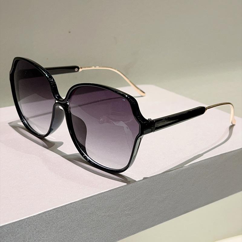 Vintage Oversized Sunglasses Women For Men Luxury Brand Designer Sun Glasses Punk Popular Big Frame Hollow Eyeglasses Uv400